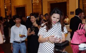 Hoa hậu Bùi Thị Hà chi 80 triệu ủng hộ quỹ giúp nạn nhân tệ nạn buôn người