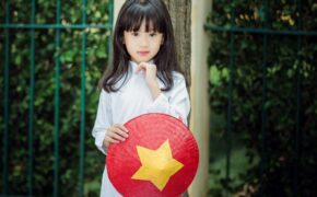 Bộ ảnh bé gái 6 tuổi làm “rung động” trái tim người xem