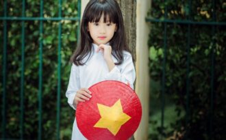 Bộ ảnh bé gái 6 tuổi làm “rung động” trái tim người xem