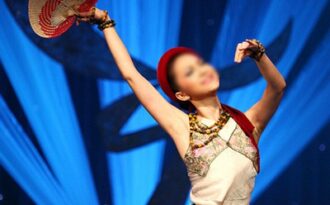 Em thành nghệ sĩ, tình mình chông chênh