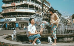 Teen Hà Nội chụp ảnh kỷ yếu mang phong cách thời “dép tổ ong”