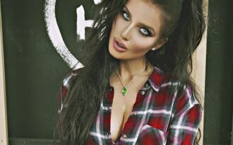 “Biểu tượng sex của nước Anh” khác lạ vì lạm dụng phẫu thuật