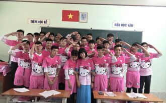 Lớp học tại Vĩnh Long gây “sốt mạng” với đồng phục Hello Kitty