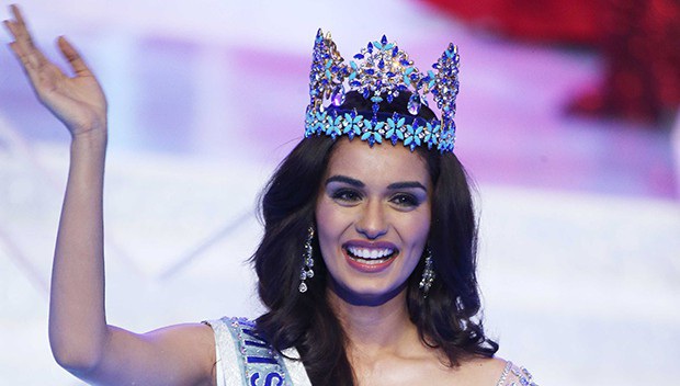  Manushi Chhillar, 20 tuổi, đăng quang ngôi vị Hoa hậu Thế giới 2017 khi cuộc thi được tổ chức tại Tam Á, Trung Quốc vào tháng 11/2017. Cô là người đẹp thứ 6 của Ấn Độ giành chiến thắng tại cuộc thi Hoa hậu Thế giới. 