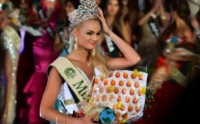 Clip khoảnh khắc đăng quang của Hoa hậu Trái đất