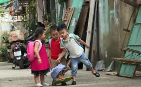 Thanh Thảo “đau đầu” với cô con gái lém lỉnh