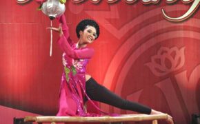 Hoa khôi Đà Nẵng gây ấn tượng với màn múa dân gian