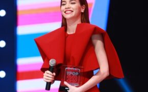 Hồ Ngọc Hà hạnh phúc khi nhận giải “Cống hiến”