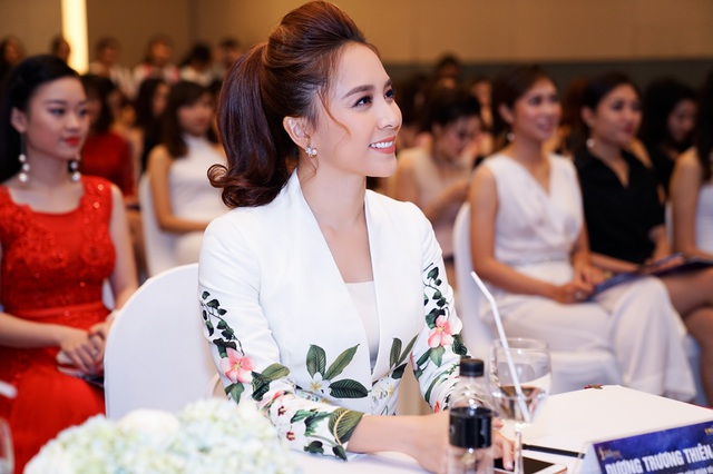 Á hậu Hoàn vũ - Giám đốc quốc gia Miss Universe Việt Nam Dương Trương Thiên Lý.