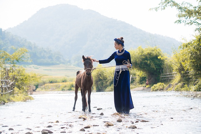 Hoa hậu Lương Thùy Linh xinh đẹp trong hình ảnh thiếu nữ dân tộc Tày - 10