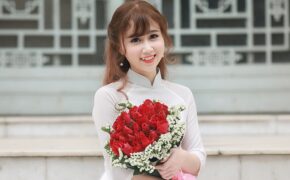 Hoa khôi trường Dược đẹp tinh khôi ngày chia tay mái trường