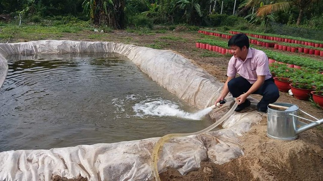 Người trồng hoa nơi vui cười chờ Tết, nơi “méo mặt” đối phó hạn mặn - 4