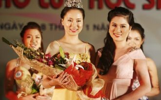 Nữ sinh ĐH Hà Nội đăng quang người đẹp Hoa anh đào