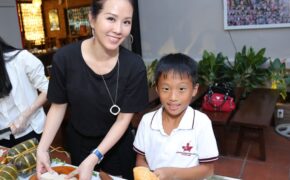 Hoa hậu Thu Hoài truyền cảm hứng làm bánh mì từ thiện