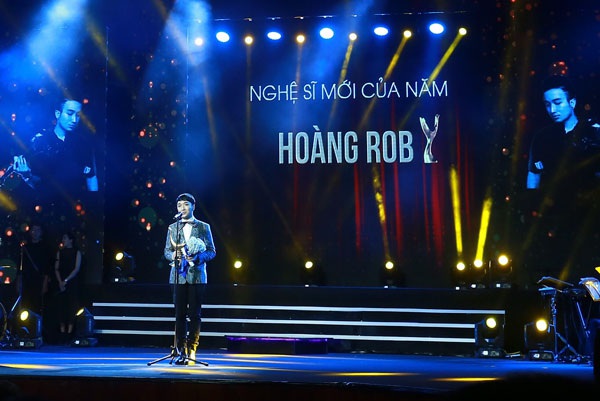 Hoàng Rob nhận giải âm nhạc Cống hiến 2017.