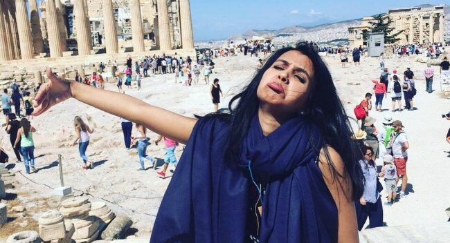 “Chết cười” cảnh vợ trẻ đi tuần trăng mật… một mình