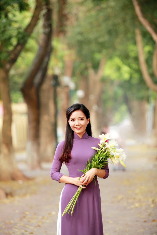  Mới đây, cô giáo Phan Hồng Anh đã đạt giải Nhất Hội thi Cô giáo tài năng, duyên dáng toàn quốc 2017. 