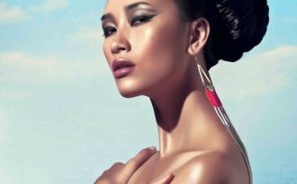 Quán quân Vietnam’s Next Top Model 2010 “nóng bỏng” trên cát