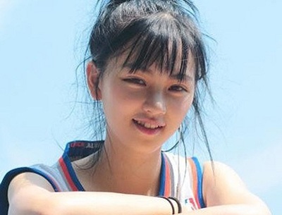 Chơi bóng rổ, nữ sinh Trung Quốc vụt trở thành “hotgirl”