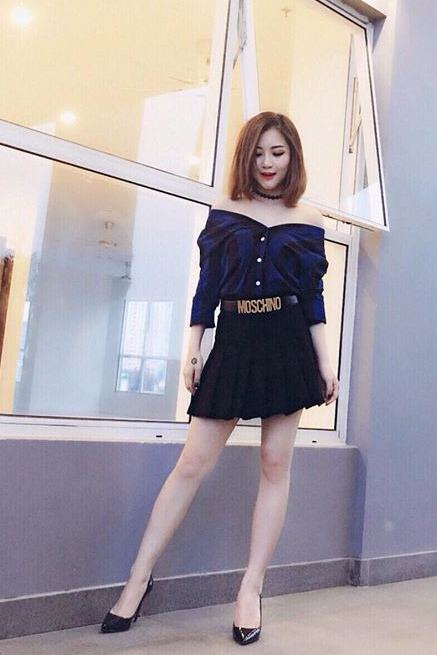 Hiện tại, Hương Tràm đang có chuyến lưu diễn dài ngày tại Mỹ, cô sẽ về Việt Nam vào cuối tháng 5. Mặc dù đi tour ở nước ngoài, các ca khúc mới phát hành gần đây của cô như Ngốc, Vẫn Luôn Chờ Mong.. hiện đang leo top dẫn đầu nhiều bảng xếp hạng trong nước.