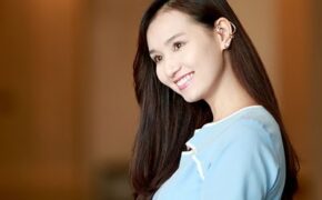 Lã Thanh Huyền tái xuất đẹp rạng rỡ