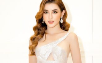 Huyền My diện váy xẻ ngực, xẻ đùi táo bạo, khoe vóc dáng gợi cảm