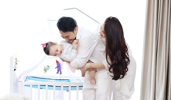 Trang Nhung viết thư cảm động tặng con gái sinh nhật đầu đời