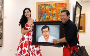 Quang Thắng bật cười khi Lương Giang tặng bức chân dung mũi to