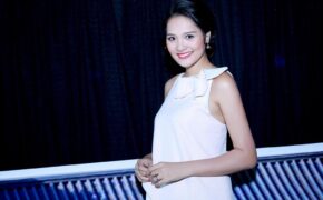 Hoa hậu Hương Giang lần đầu khoe bụng bầu 7 tháng