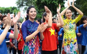 Hoa hậu Ngọc Hân và Mỹ Linh cùng “nhảy vì sự tử tế”