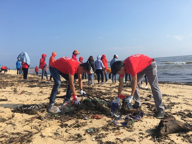 Quảng Bình: 1.000 bạn trẻ tham gia chiến dịch “Hãy làm sạch biển - Tử tế với đại dương” - 2