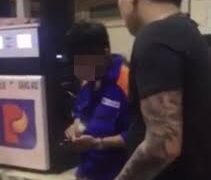 Video nhân viên cây xăng bị “bạt tai” nóng nhất tuần qua
