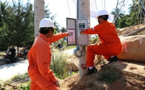 Đường dây vượt biển lớn nhất cả nước mang điện đến xã đảo Lại Sơn