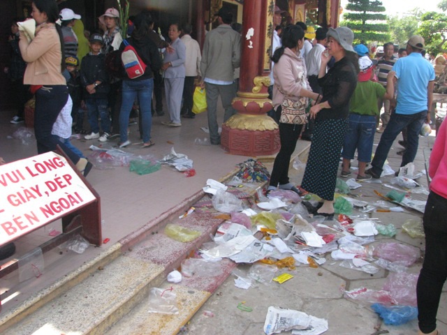 Rằm tháng Giêng, tấp nập khách vía “Mẹ Nam Hải” - 16