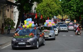 Ba xe Ford Focus dẫn đầu đoàn rước dâu tập thể tại Hà Nội