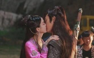 Trần Vỹ Đình “bấn loạn” với màn “khóa môi” cùng Triệu Lệ Dĩnh