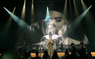 Adele, “siêu bão” kỷ lục tấn công làng nhạc thế giới năm 2015