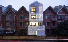 Chiêm ngưỡng ngôi nhà “trắng” độc đáo của Việt Nam trên báo nước ngoài