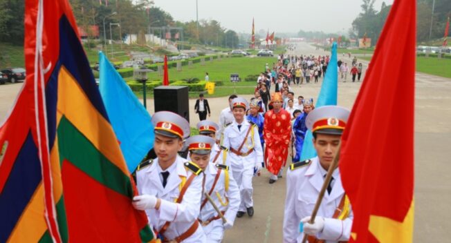 Doanh nghiệp Việt dâng hương quốc tổ và báo công tại Đền Hùng