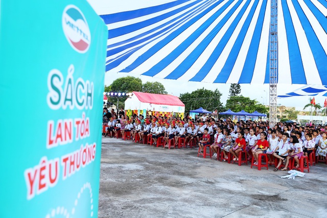 Đón Trung Thu, các bạn nhỏ Quảng Bình có thêm hàng trăm tủ sách, hàng ngàn đầu sách - 1