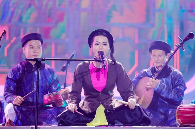 Kim Thành vào vai NSƯT Thanh Ngoan trong Điệu xẩm chênh bong – “Sướng khổ vì chồng”. Đây cũng là lần đầu tiên nữ ca sĩ tiếp xúc với loại hình nghệ thuật văn hóa miền Bắc. Xuất hiện thướt tha, e ấp trong trang phục truyền thống, ngồi gõ nhịp cùng các nghệ nhân chơi nhạc cụ dân tộc, Kim Thành mang đến một tiết mục thú vị kể về những nỗi khổ của các chị em chưa chồng và có chồng.