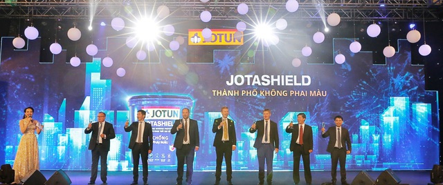 Chính thức gia nhập thị trường, sơn ngoại thất Jotashield Chống Phai Màu mới hứa hẹn sẽ nhận được rất nhiều sự quan tâm của giới chuyên gia và ủng hộ của người tiêu dùng