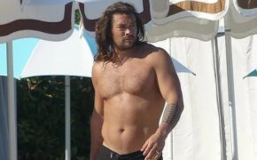 “Vua thủy tề” đi nghỉ mát cùng vợ hơn 12 tuổi