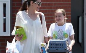 Angelina Jolie đưa con đi mua thỏ