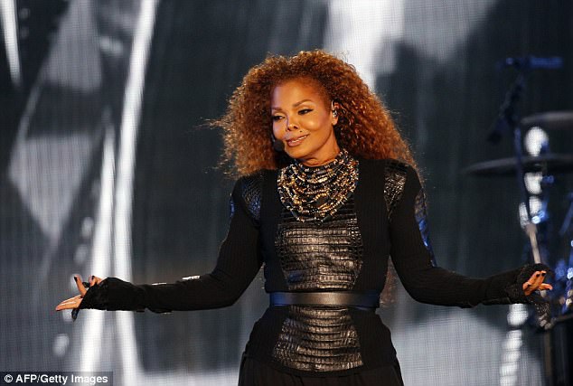  Janet Jackson được cho là đã mệt mỏi vì cuộc sống bó buộc và muốn được quay lại Mỹ tiếp tục đi biểu diễn 