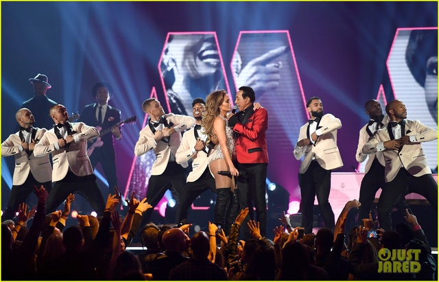 Jennifer Lopez bốc lửa trên sân khấu Grammy 2019 - 15