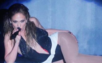 Biểu diễn 40 phút, Jennifer Lopez “bỏ túi” gần 2 triệu đô