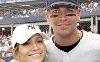 Jennifer Lopez đang yêu say đắm Alex Rodriguez