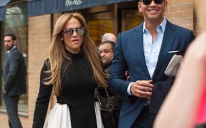 Jennifer Lopez hạnh phúc bên bạn trai kém 6 tuổi