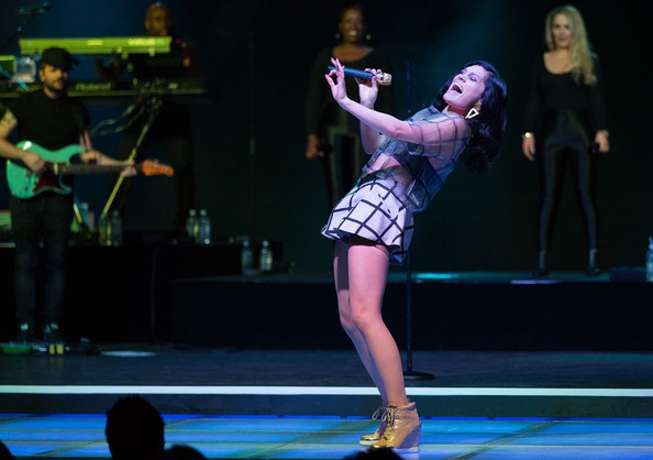 Jessie J bốc lửa trên sân khấu